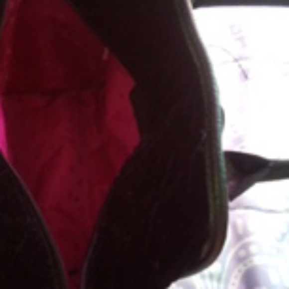 Im selling a used purse no RIPS or tears - Picture 4 of 4